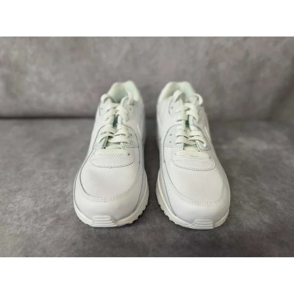 Nike Air Max 90‎ – White – Boys 7Y / Women 8.5 – No Box